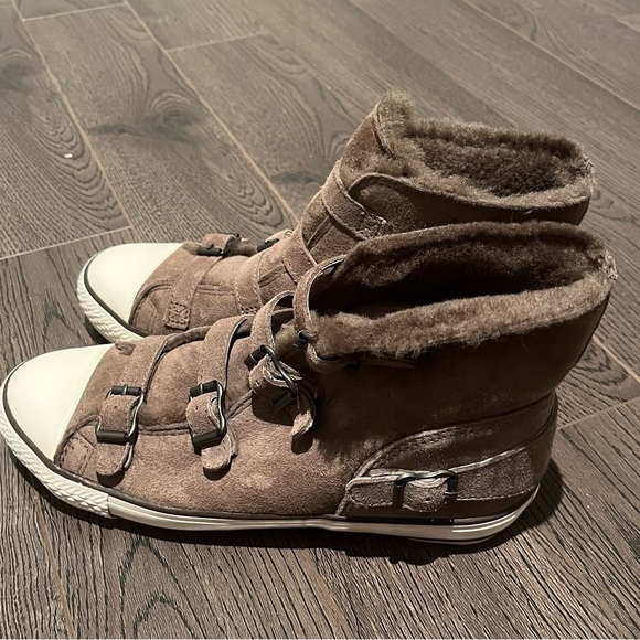 Ash brown sneakers - Picture 3 of 3